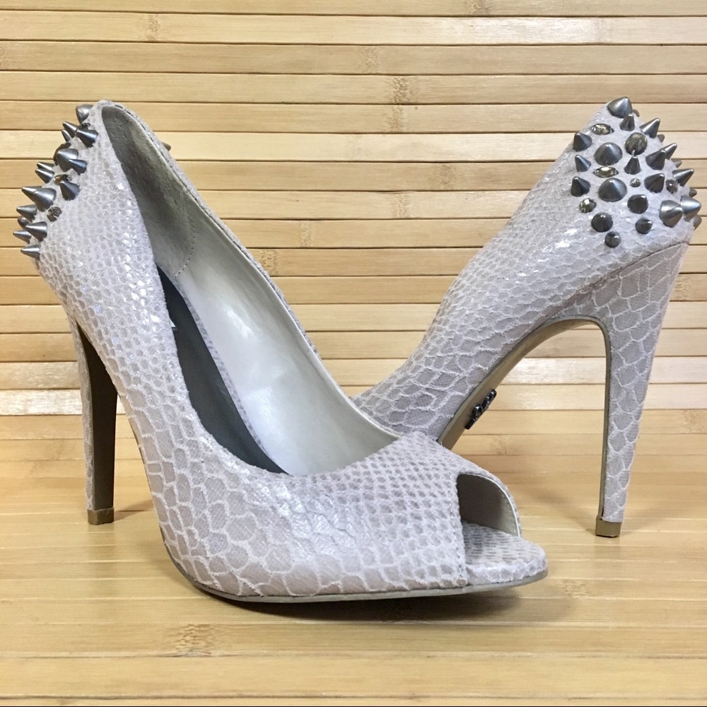 Simply Vera Wang Size 8.5M Alice Grey Croc Studded